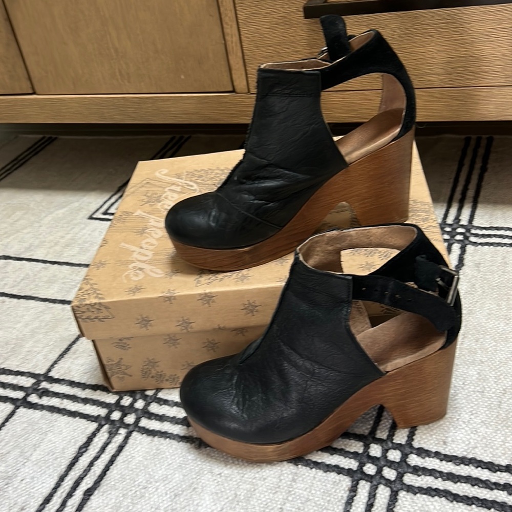 Free people clog